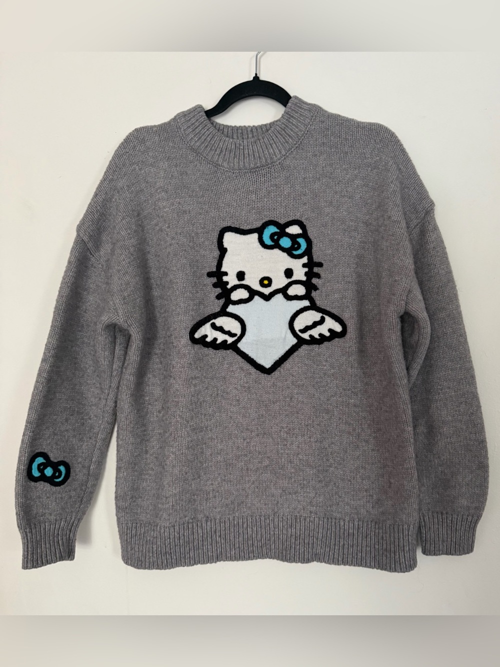 Forever 21 x Sanrio Hello Kitty Angel Gray Knit oversized Sweater Blue Bow Small - Picture 2 of 13